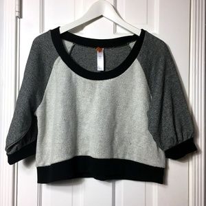 Lucy Cropped sweater sz M